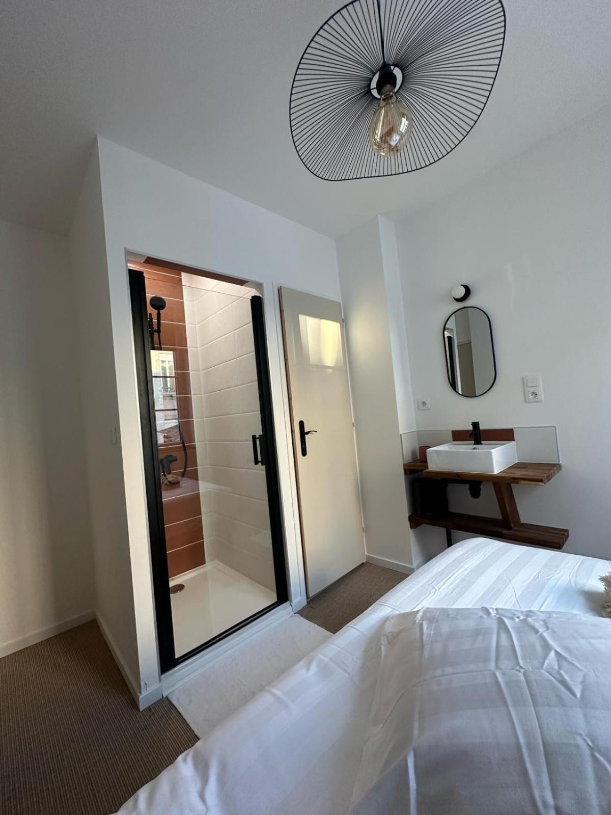 Maison Des Ambans Chambres D'Hotes Hypercentre 200M De La Gare Et Petit Dejeuner Inclus อาฌ็อง ภายนอก รูปภาพ
